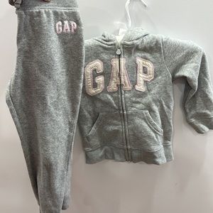 Gap sweater & sweats set